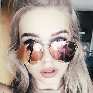 Amanda Steele x Quay sunglasses